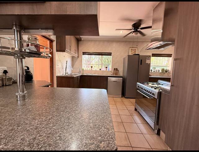 4 BEDROOM HOUSE FOR SALE IN SCHUINSHOOGTE